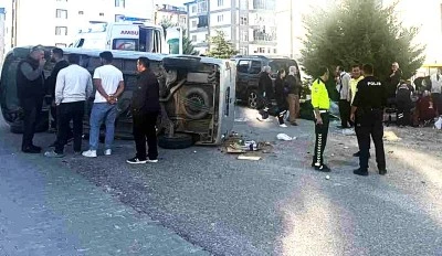 Eskişehir&rsquo;de otomobil minib&uuml;sle &ccedil;arpıştı: 5 yaralı
