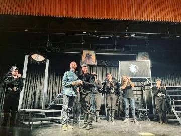 Eskişehir &lsquo;Sui Generis Tiyatro&rsquo;dan festival damgası
