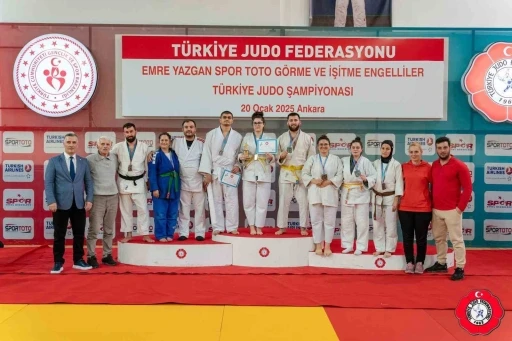 Eskişehirli sporcular judo şampiyonasından madalyalarla d&ouml;nd&uuml;
