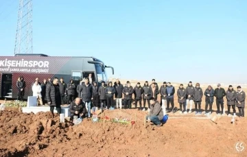 Eskişehirspor Kul&uuml;b&uuml; emektar aş&ccedil;ısını kabri başında andı
