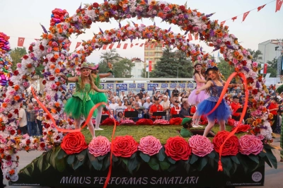 Eşme Kilim Festivali Sanatseverleri ve Vatandaşları Buluşturdu