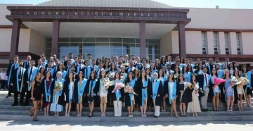 ESOG&Uuml; Diş Hekimliği Fak&uuml;ltesi 2024 mezunlarını verdi
