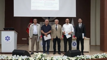 ET&Uuml;&rsquo;de darbeler ve demokrasi konuşuldu
