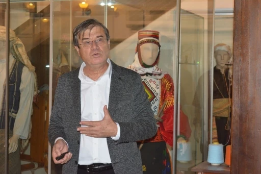 E&Uuml; Etnografya M&uuml;zesinde &rsquo;Eski Smyrna S&ouml;yleşisi&rsquo;
