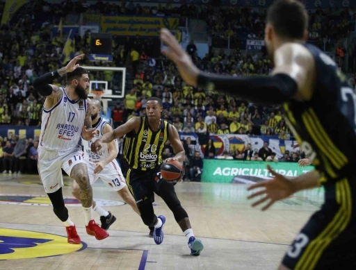 Euroleague&rsquo;de T&uuml;rk derbisini Fenerbah&ccedil;e kazandı
