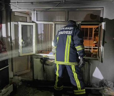 Ev yangınında bir kişi dumandan etkilendi