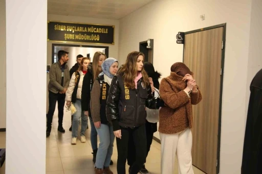 Evcil hayvan sahiplendirme vaadiyle vatandaşları 110 milyon 255 bin TL dolandıran şebeke &ccedil;&ouml;kertildi
