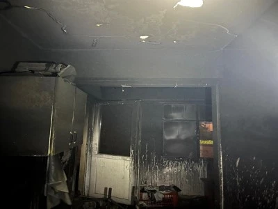 Evde &ccedil;ıkan yangında 4 kardeşten 1'i &ouml;ld&uuml;, 3'&uuml; hastaneye kaldırıldı