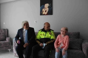 Evde eğitim g&ouml;ren Anadolu Lisesi 9. sınıf &ouml;ğrencisi Ceydanur Kaya&rsquo;ya &ouml;zel ziyaret
