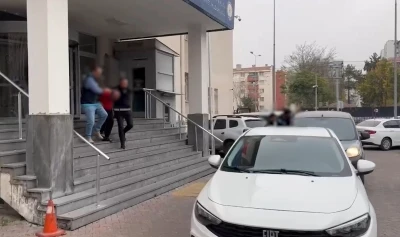 Evden hırsızlık yapan 2 ş&uuml;pheli yakalandı