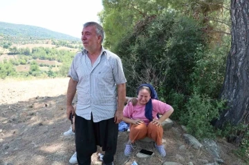 Evi yanan ailenin feryadı y&uuml;rekleri dağladı, yangını g&ouml;zyaşları ile izlediler
