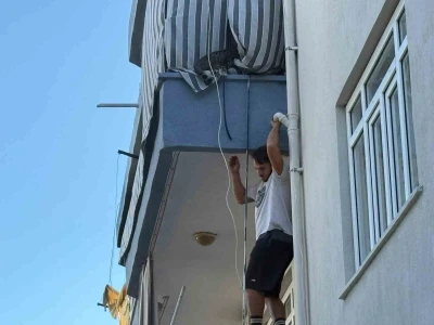 Evini ateşe verdi, kiracısı canını hi&ccedil;e sayıp kediyi kurtardı