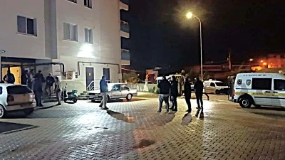 Evinin &ouml;n&uuml;nde uğradığı silahlı saldırıda hayatını kaybetti