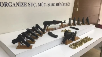 Eylem arayışındaki &ccedil;eteye y&ouml;nelik operasyonda &ccedil;ok sayıda silah ve m&uuml;himmat ele ge&ccedil;irildi
