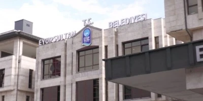 Ey&uuml;psultan Belediyesi&rsquo;ne operasyon: Başkan &Ouml;zmen dahil 28 kişi g&ouml;zaltında