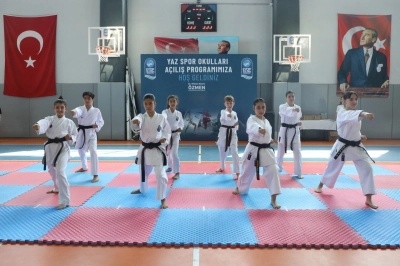 Ey&uuml;psultan Belediyesi Yaz Spor Okulları A&ccedil;ıldı
