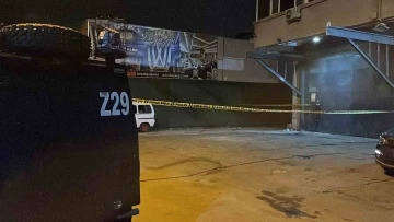 Ey&uuml;psultan&rsquo;da d&uuml;ğ&uuml;n salonuna patlayıcı madde atıldı