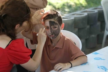 Ey&uuml;psultan&rsquo;da geleneksel mahalle şenlikleri ve film g&ouml;sterimlerine yoğun ilgi
