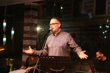 Ey&uuml;psultan&rsquo;da İbrahim Sadri unutulmaz şiirleri yorumladı
