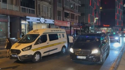 Ey&uuml;psultan'da oto galeriye silahlı saldırı: 2'si ağır 4 yaralı
