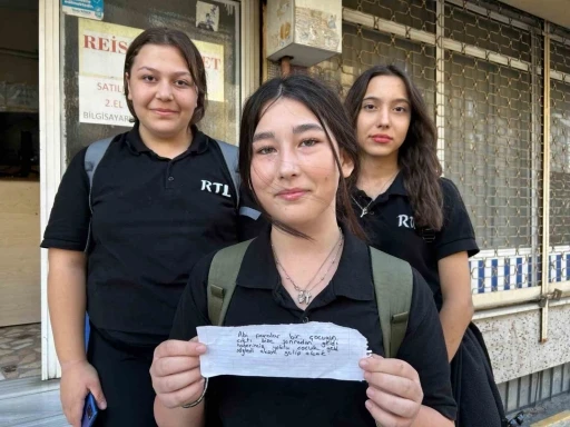 Ey&uuml;psultan&rsquo;da yolda para bulan 3 kız &ouml;ğrenciden &ouml;rnek davranış
