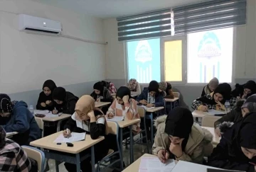 Eyy&uuml;biyeli gen&ccedil;ler &uuml;cretsiz deneme sınavına katıldı
