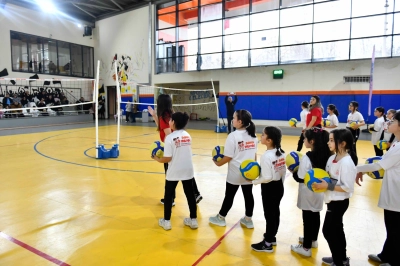 &ldquo;Fabrika Voleybol&rdquo; Projesi Sayesinde 290 &Ccedil;ocuk Fileyle Tanıştı
