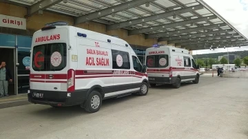 Fabrikada b&uuml;y&uuml;kbaş hayvan keserken bı&ccedil;ak ayağına saplandı
