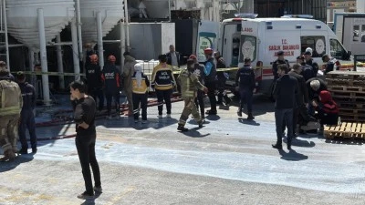 Fabrikada &ccedil;ıkan yangında 1 iş&ccedil;i hayatını kaybetti