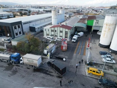 Fabrikada patlama: 10 iş&ccedil;i yaralandı