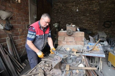 Fabrikasyon imalatlar iş g&ouml;rmeyince, İbrahim Usta zamanla yarışıyor
