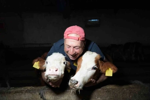 Fanatik Trabzonsporlu ikiz buzağılarına futbolcu ikiz kardeşler Şota ve Ar&ccedil;il&rsquo;in ismini koydu
