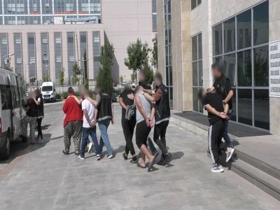 Farklı adreslerde yakalanan uyuşturucu tacirleri tutuklandı