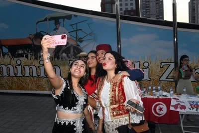 Farklı &uuml;lkelerden gelen gen&ccedil;ler Bursa Osmangazi'de buluştu