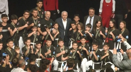 Fatih Belediyesi&rsquo;nden amat&ouml;r spor kul&uuml;plerine b&uuml;y&uuml;k destek
