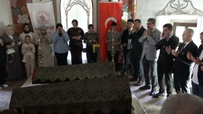  Fatih Sultan Mehmed'in annesi H&uuml;ma Hatun Bursa Muradiye'de dualarla yad edildi