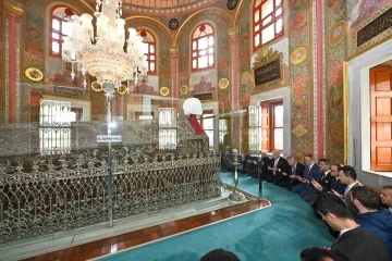 Fatih Sultan Mehmet vefatının 543&rsquo;&uuml;nc&uuml; yılında kabri başında anıldı
