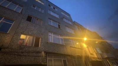 Fatih'te  5'inci kattan apartman boşluğuna d&uuml;şen kadın &ouml;ld&uuml;