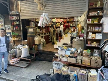 Fatih&rsquo;te arızalanan y&uuml;k asans&ouml;r&uuml;ne başı sıkışan iş&ccedil;i hayatını kaybetti
