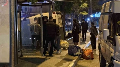 Fatih&rsquo;te kontrolden &ccedil;ıkan ticari ara&ccedil; yan yattı
