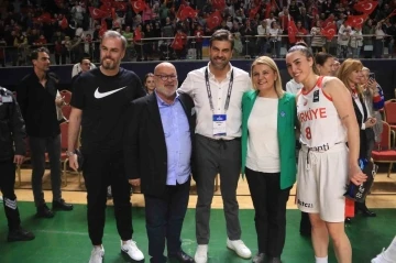 Fatma Kaplan H&uuml;rriyet&rsquo;ten Hidayet T&uuml;rkoğlu&rsquo;na &ccedil;ağrı
