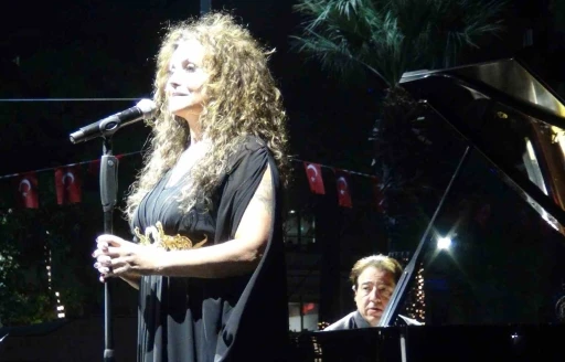 Fazıl Say ve Serenad Bağcan&rsquo;dan muhteşem konser
