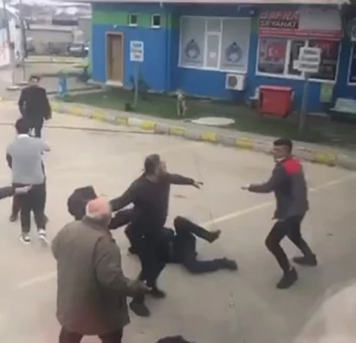 Fazla bagaj &uuml;creti kavgası kanlı bitti: O anlar kamerada
