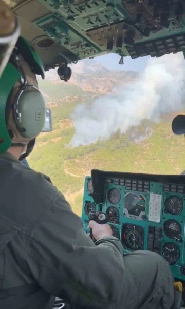 Feke&rsquo;deki orman yangınına havadan m&uuml;dahale de başladı
