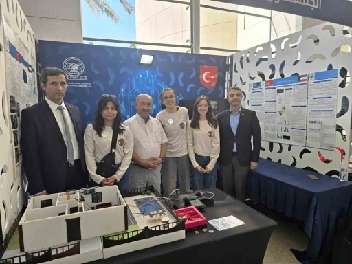 Fen Lisesi ve Fatih Ortaokulu Kuveyt&rsquo;te T&uuml;rkiye&rsquo;yi temsil etti
