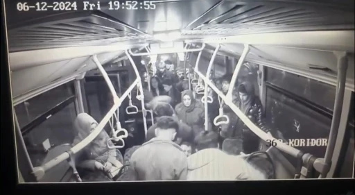 Fenalaşan yolcu i&ccedil;in g&uuml;zergah değiştiren şof&ouml;re Başkan B&uuml;y&uuml;kkılı&ccedil;&rsquo;tan tebrik
