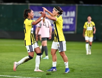 Fenerbah&ccedil;e arsaVev, UEFA Avrupa Kupası&rsquo;nda Son 16 Turu&rsquo;na y&uuml;kseldi