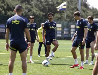 Fenerbah&ccedil;e, Başakşehir ma&ccedil;ı hazırlıklarını s&uuml;rd&uuml;rd&uuml;
