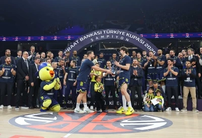 Fenerbah&ccedil;e Beko kupasını aldı 