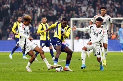 Fenerbah&ccedil;e&rsquo;de hedef derbiyi kazanarak yarışı s&uuml;rd&uuml;rmek
